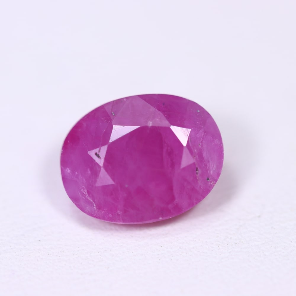 4.00Ct Red Ruby - Polished Faceted , 585E (1 of 2)