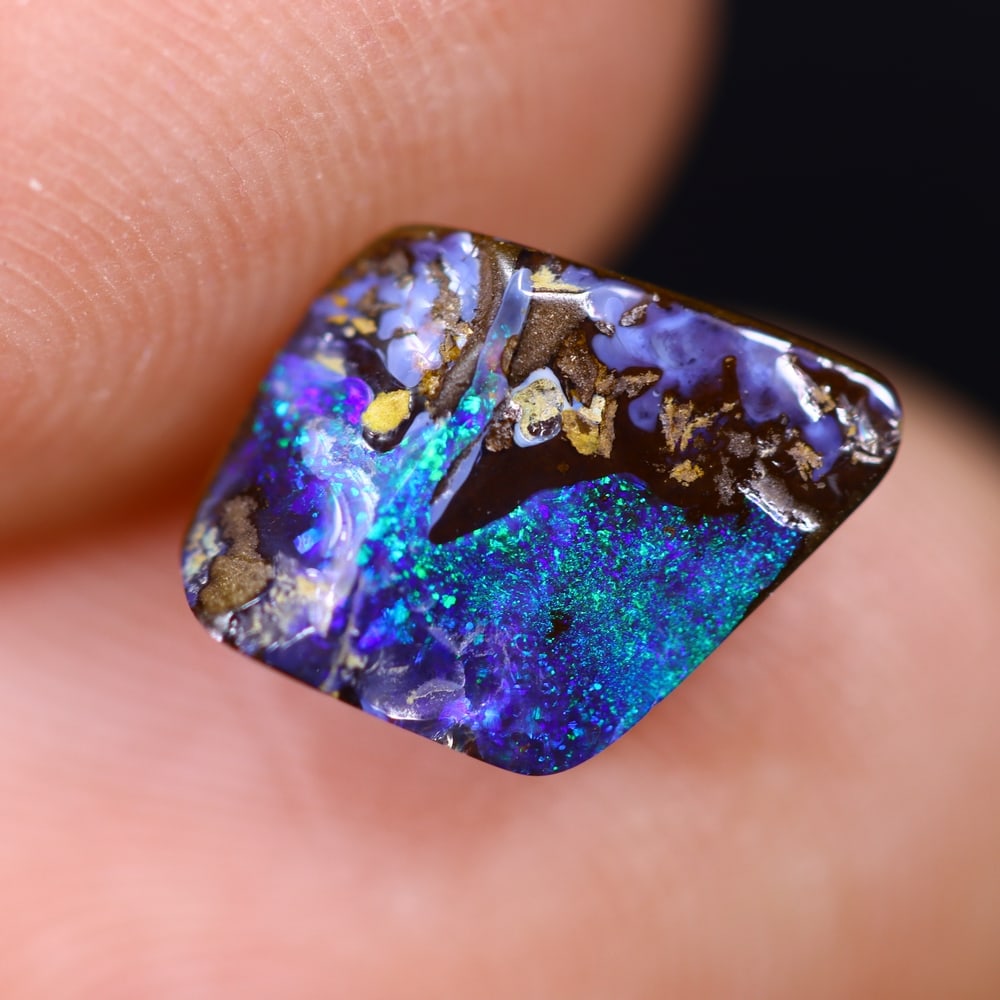 *1.98Ct Boulder Opal - Australian Opal , 498E: Ksmith Heritage Auctioneers Subject: Natural Boulder Opal Origin: Australia Carat Weight: 1.98Ct Dimension: 11.1x8.3x3.4 mm Treatment: Natural Untreated Type: Cabochon, Po