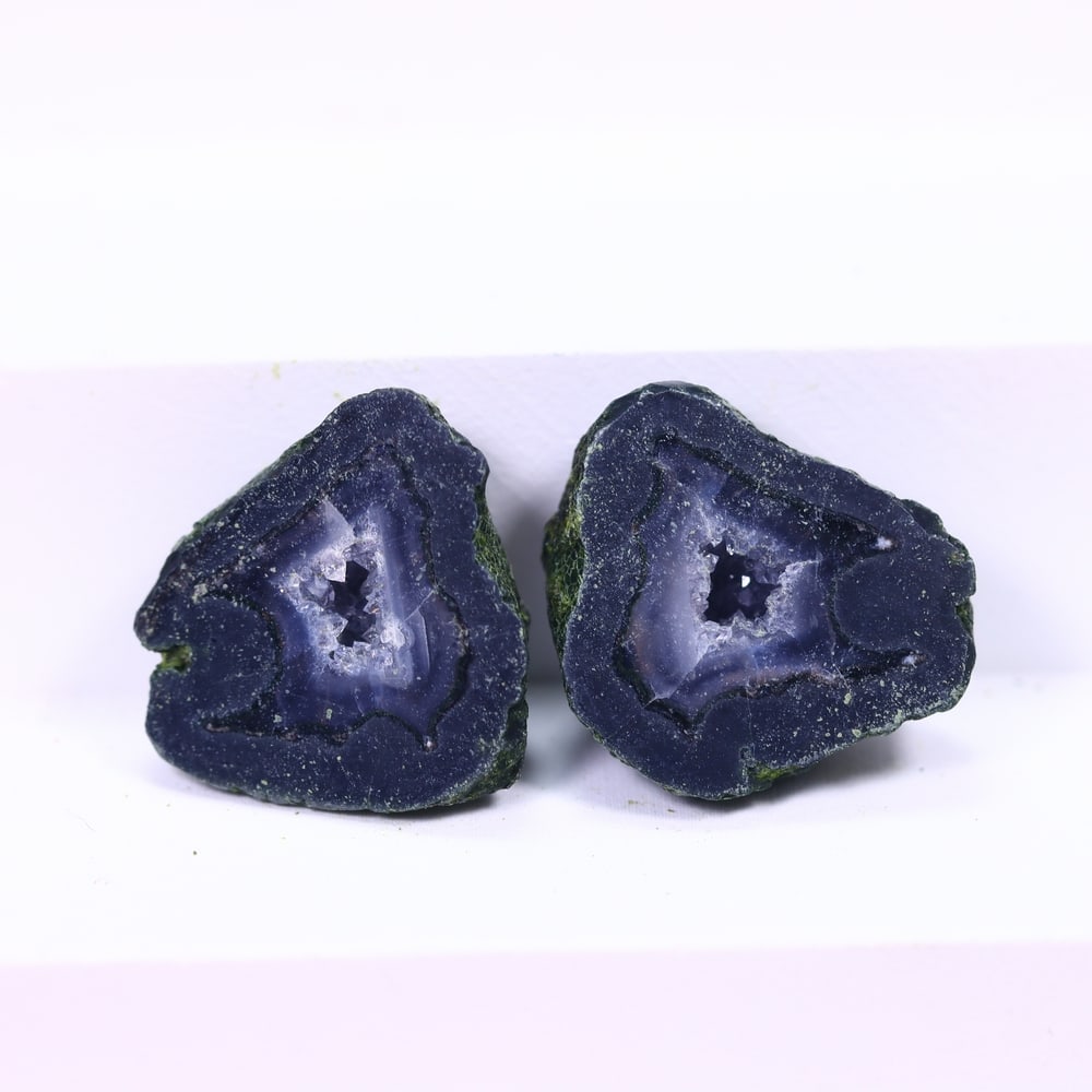 5.53g Mexican Geode Druzy - Mineral Rough , 401E: Ksmith Heritage Auctioneers Subject: Natural Mexican Geode Druzy Origin: Mexico Carat Weight: 5.53g Dimension: 16x14 mm Treatment: Natural Untreated Shape: Freeform