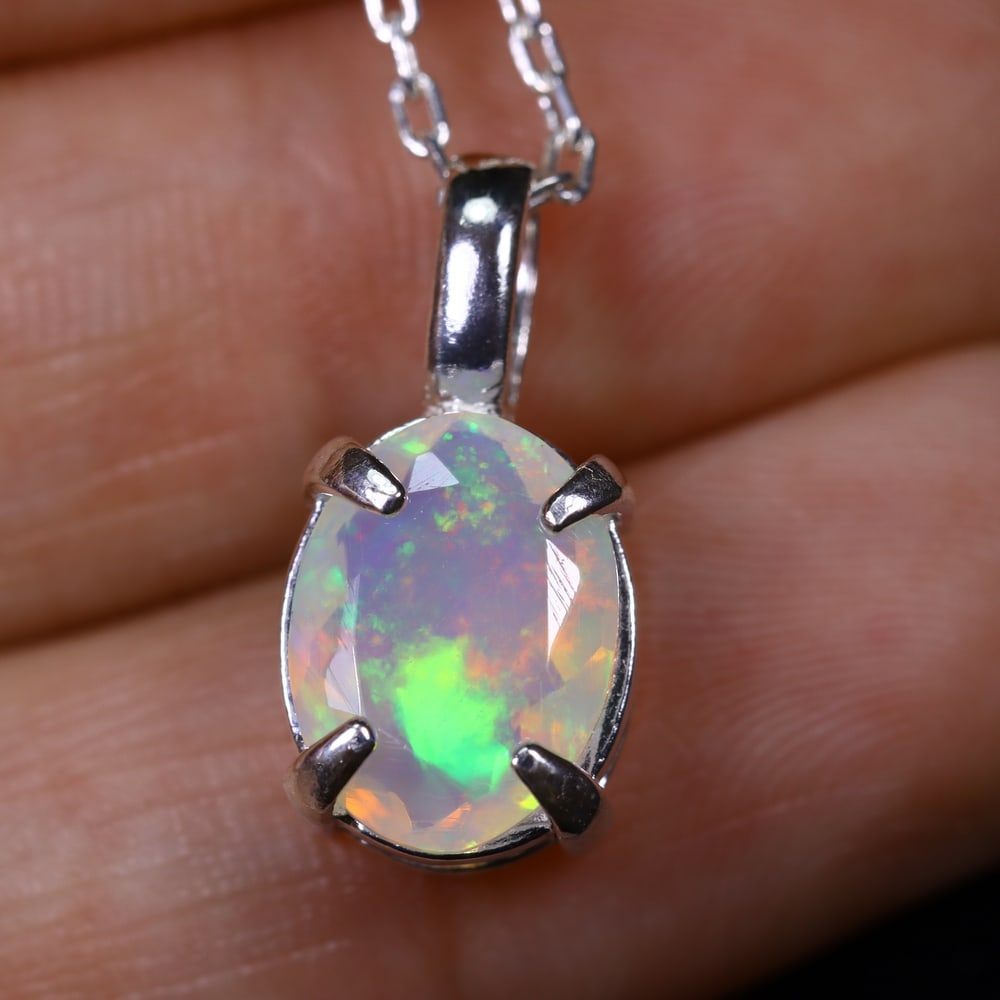 1.64g Natural Opal Stone Sterling Silver 925 Necklace (Pendant with Chain) , 457E: Ksmith Heritage Auctioneers Subject: Natural Ethiopian Opal Necklace Origin: Ethiopia Pendant Dimension : 18x6mm (included clasp) Stone Dimension: 11x8mm Treatment: Natural Untrea