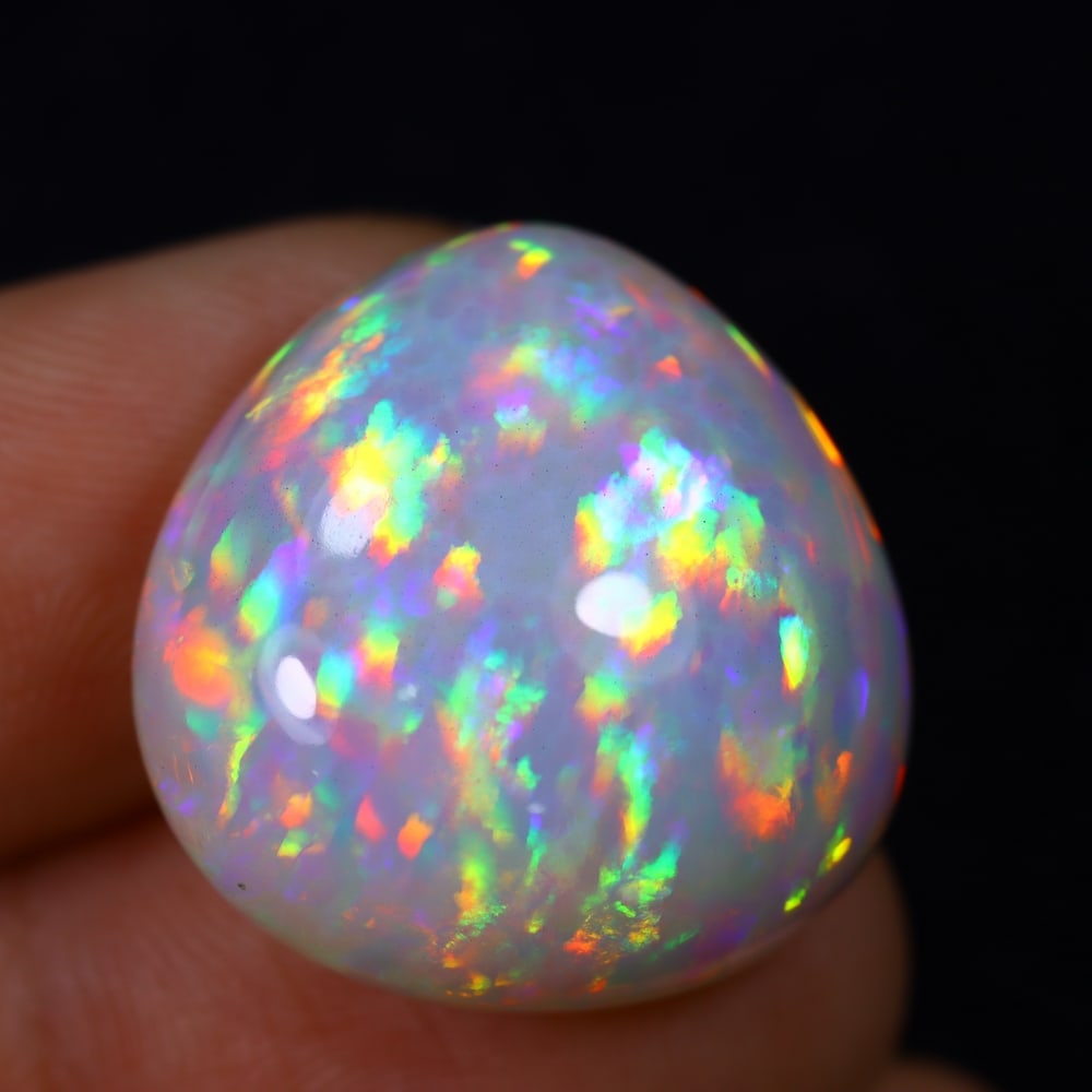 *24.06Ct Welo Opal Polished - Ethiopian Opal , 528E: Ksmith Heritage Auctioneers Subject: Natural Ethiopian Welo Opal Origin: Ethiopia Carat Weight: 24.06Ct Dimension: 21.3x21x11.4 mm Treatment: Natural Untreated Type: Caboc