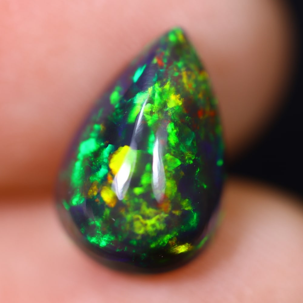 2.21Ct Welo Black Opal Polished - Ethiopian Opal , 467E: Ksmith Heritage Auctioneers Subject: Natural Ethiopian Welo Black Opal Origin: Ethiopia Carat Weight: 2.21Ct Dimension: 12.4x8.3x4.9 mm Treatment: Smoked Type: Cabochon, P
