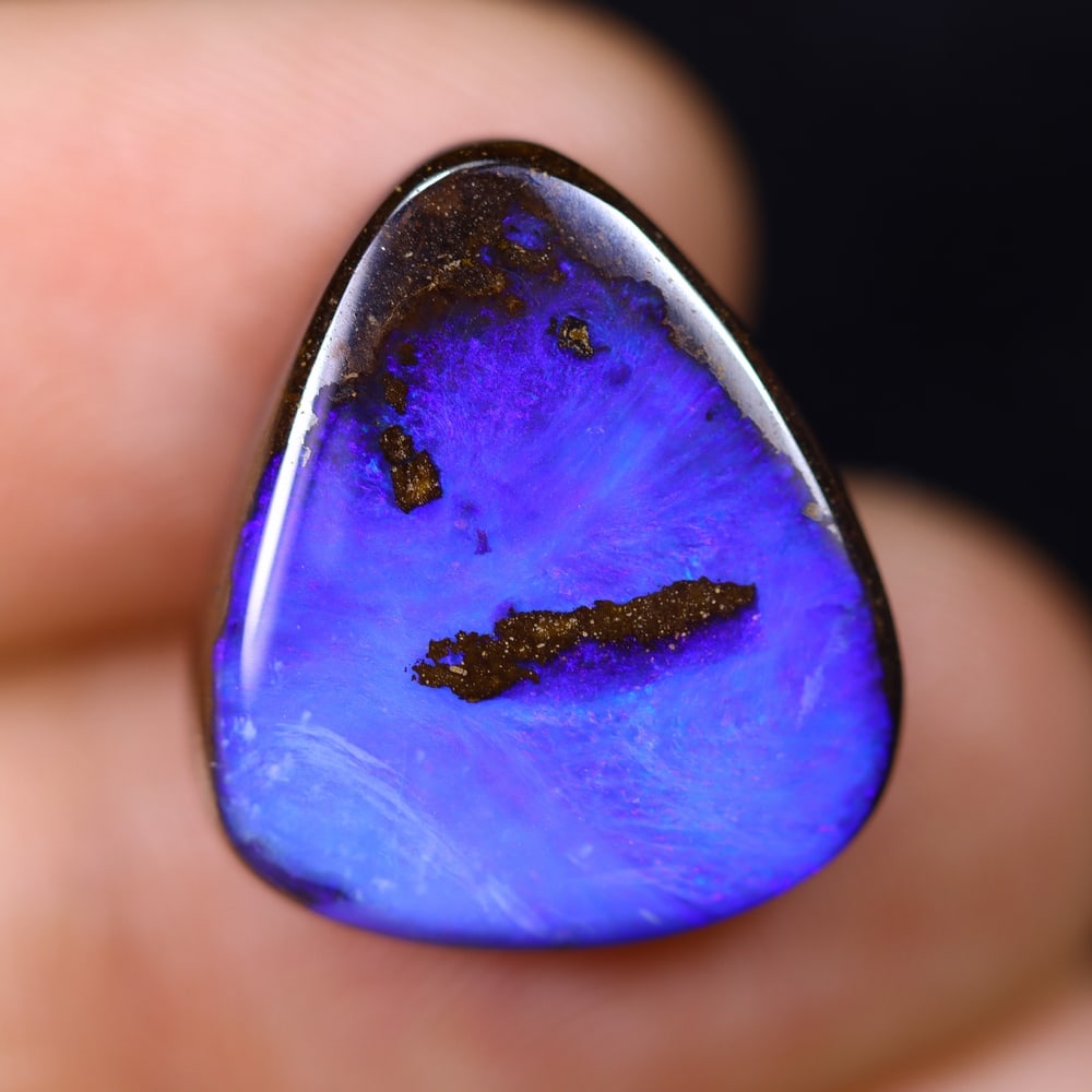 16.66Ct Blue Boulder Opal - Australian Opal , 515E: Ksmith Heritage Auctioneers Subject: Natural Boulder Opal Origin: Australia Carat Weight: 16.66Ct Dimension: 17.9x15.7x5.6 mm Treatment: Natural Untreated Type: Cabochon,