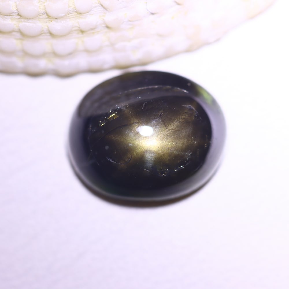 3.71cts 6 Rays Black Star Sapphire , 668E: Ksmith Heritage Auctioneers Subject: Natural 6 Rays Star Sapphire Origin: Myanmar Carat Weight: 3.71cts Dimension: 9.7x7.9x4.5 mm Treatment: Diffusion Type: Cabochon, Poli