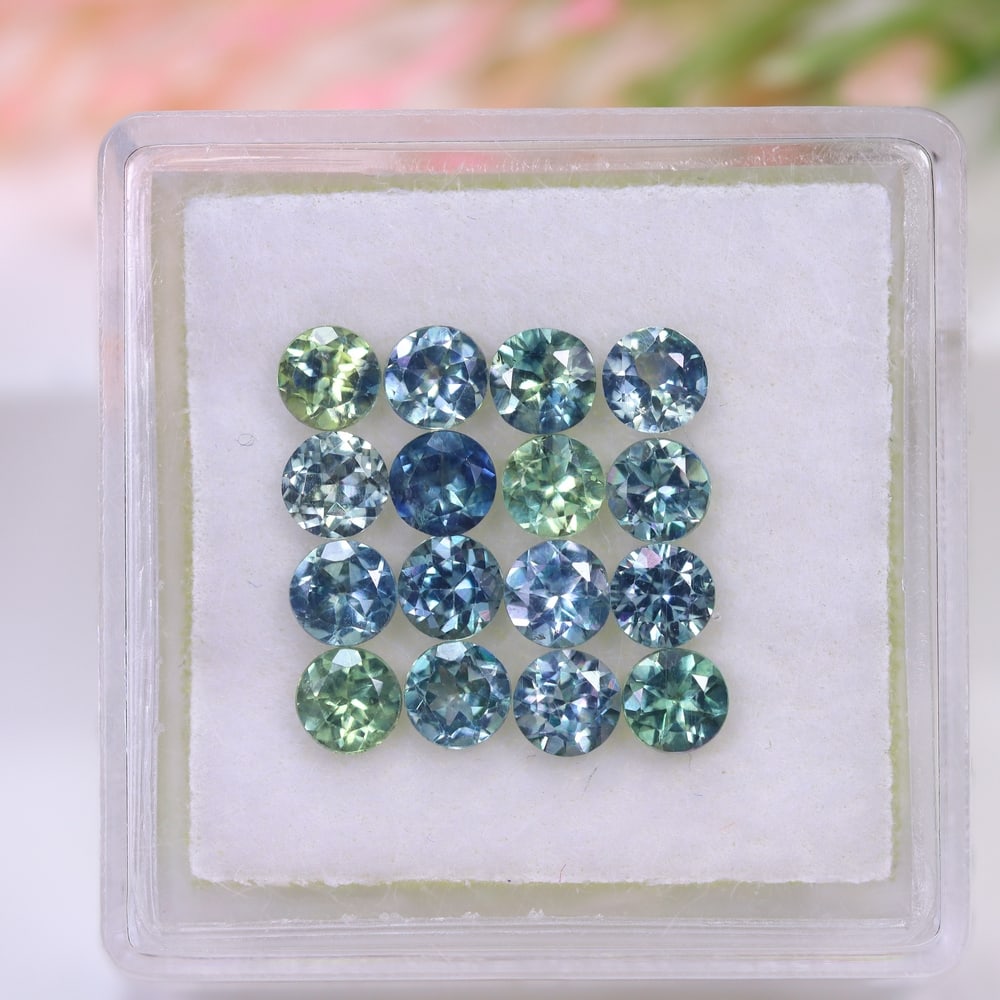 *2.88Ct 16pcs Australian Blue Sapphire Calibrated 3.4mm Set - Polished Faceted , 526E: Ksmith Heritage Auctioneers Subject: Natural Sapphire (Without box) Origin: Australia Treatment: Heated Shape: Round Type: Faceted, Diamond Cut