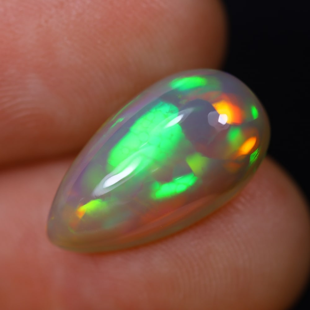 *4.27Ct Welo Opal Polished - Ethiopian Opal, 1125B: Ksmith Heritage Auctioneers Subject: Natural Ethiopian Welo Opal Origin: Ethiopia Carat Weight: 4.27Ct Dimension: 16.3x9.1x6.1 mm Treatment: Natural Untreated Type: Cabochon, P