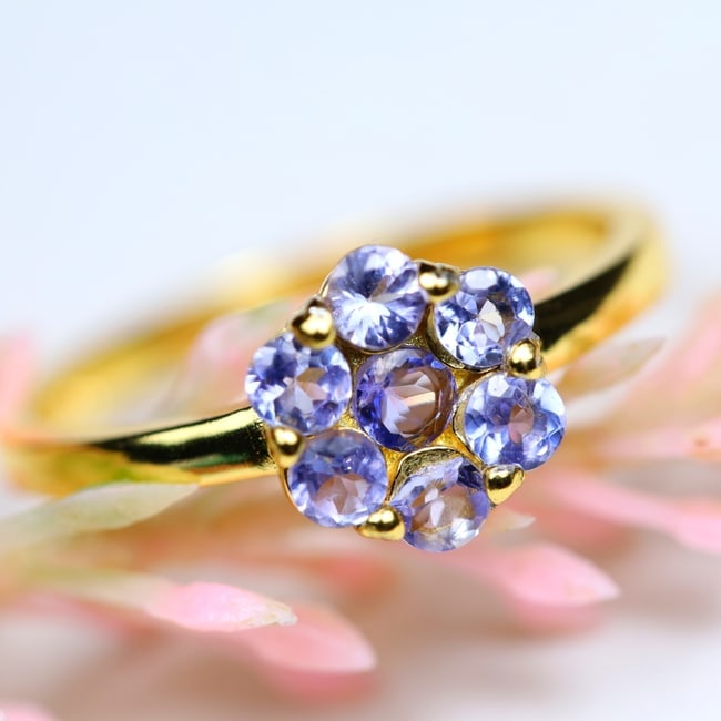 9.61Cts Natural Unheated 3MM Blue Tanzanite Rings 925 Sterling Silver (minor crack), 1134A: Ksmith Jewels Global Welcome to our auction house, today auction brought to you by Ksmith Jewels Global based in Penang, Malaysia specialize in all kinds of opal and color gemstone both in manufacturi