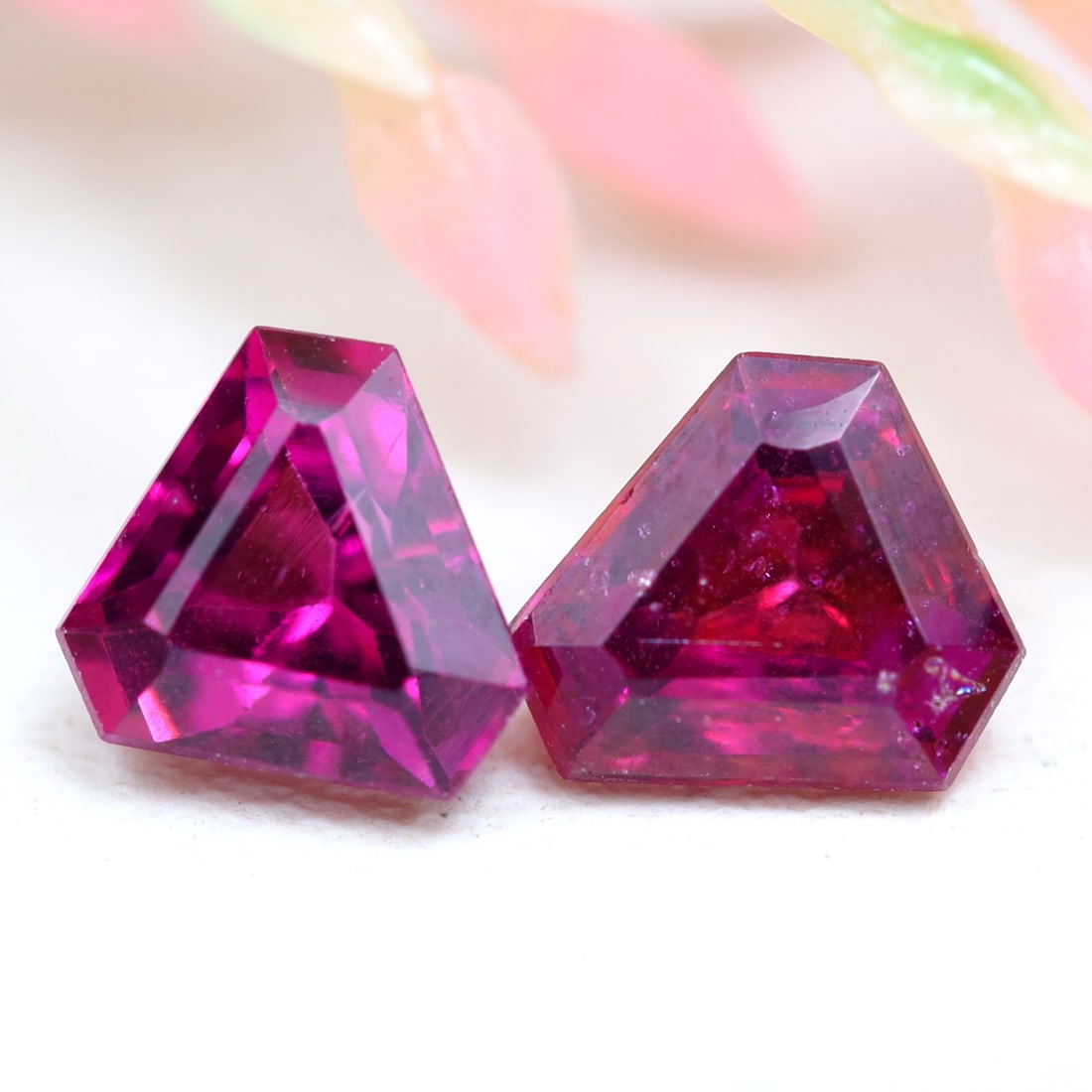 1.53Ct Natural Fancy Cut Purplish Rhodolite Garnet for Jewelry Making Pair, 530A: Ksmith Jewels Global Welcome to our auction house, today auction brought to you by Ksmith Jewels Global based in Penang, Malaysia specialize in all kinds of opal and color gemstone both in manufacturi