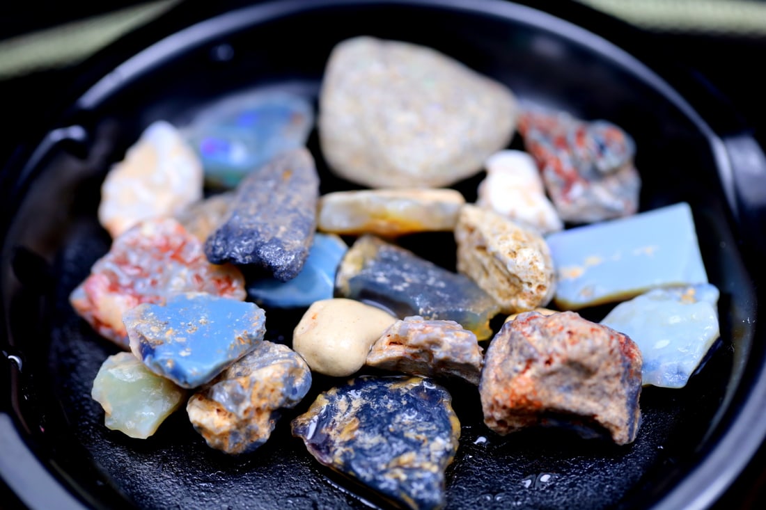 Rare Opal Fossil Lightning Ridge Fossilized Opal 97cts 20.7x19x9MM, 597B: Ksmith Jewels Global Welcome to our auction house, today auction brought to you by Ksmith Jewels Global based in Penang, Malaysia specialize in all kinds of opal and color gemstone both in manufacturi