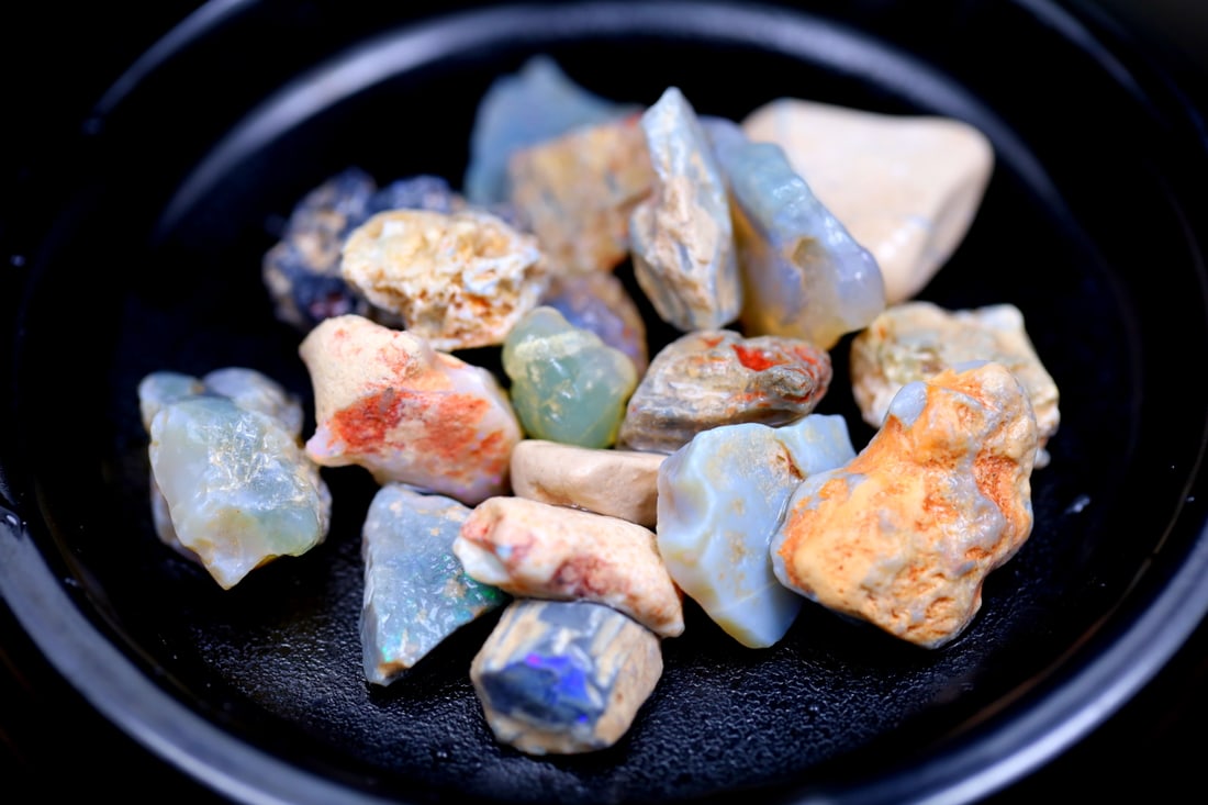 Rare Opal Fossil Lightning Ridge Fossilized Opal 98.22cts 18.5x10.5x10.3MM, 523B: Ksmith Jewels Global Welcome to our auction house, today auction brought to you by Ksmith Jewels Global based in Penang, Malaysia specialize in all kinds of opal and color gemstone both in manufacturi