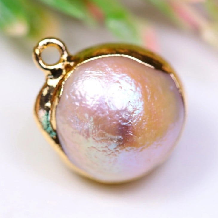 19.29Ct Real 2 Pieces Freshwater Pearl Pendant, 1194A: Ksmith Jewels Global Welcome to our auction house, today auction brought to you by Ksmith Jewels Global based in Penang, Malaysia specialize in all kinds of opal and color gemstone both in manufacturi