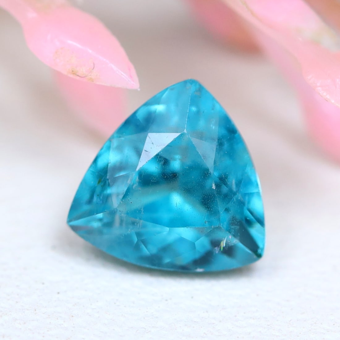Apatite 0.99Ct Natural Unheated Turquoise Blue Apatite Madagascar For Jewelry Making, 1171MZ: Ksmith Jewels Global Welcome to our auction house, today auction brought to you by Ksmith Jewels Global based in Penang, Malaysia specialize in all kinds of opal and color gemstone both in manufacturi