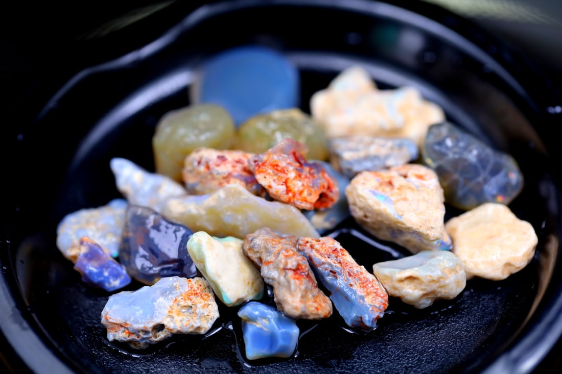 Rare Opal Fossil Lightning Ridge Fossilized Opal 94.43cts 16x9.5x6.7MM, 568B: Ksmith Jewels Global Welcome to our auction house, today auction brought to you by Ksmith Jewels Global based in Penang, Malaysia specialize in all kinds of opal and color gemstone both in manufacturi