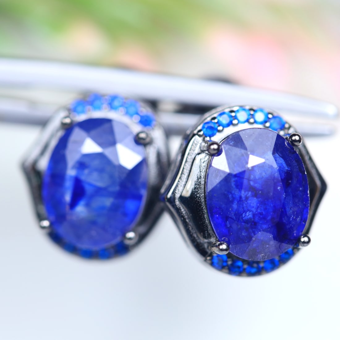 17.44Cts 925 Sterling Silver Blue Sapphire & Cubic Zirconia Earrings Black Gold Coated, 1106B: Ksmith Jewels Global Welcome to our auction house, today auction brought to you by Ksmith Jewels Global based in Penang, Malaysia specialize in all kinds of opal and color gemstone both in manufacturi