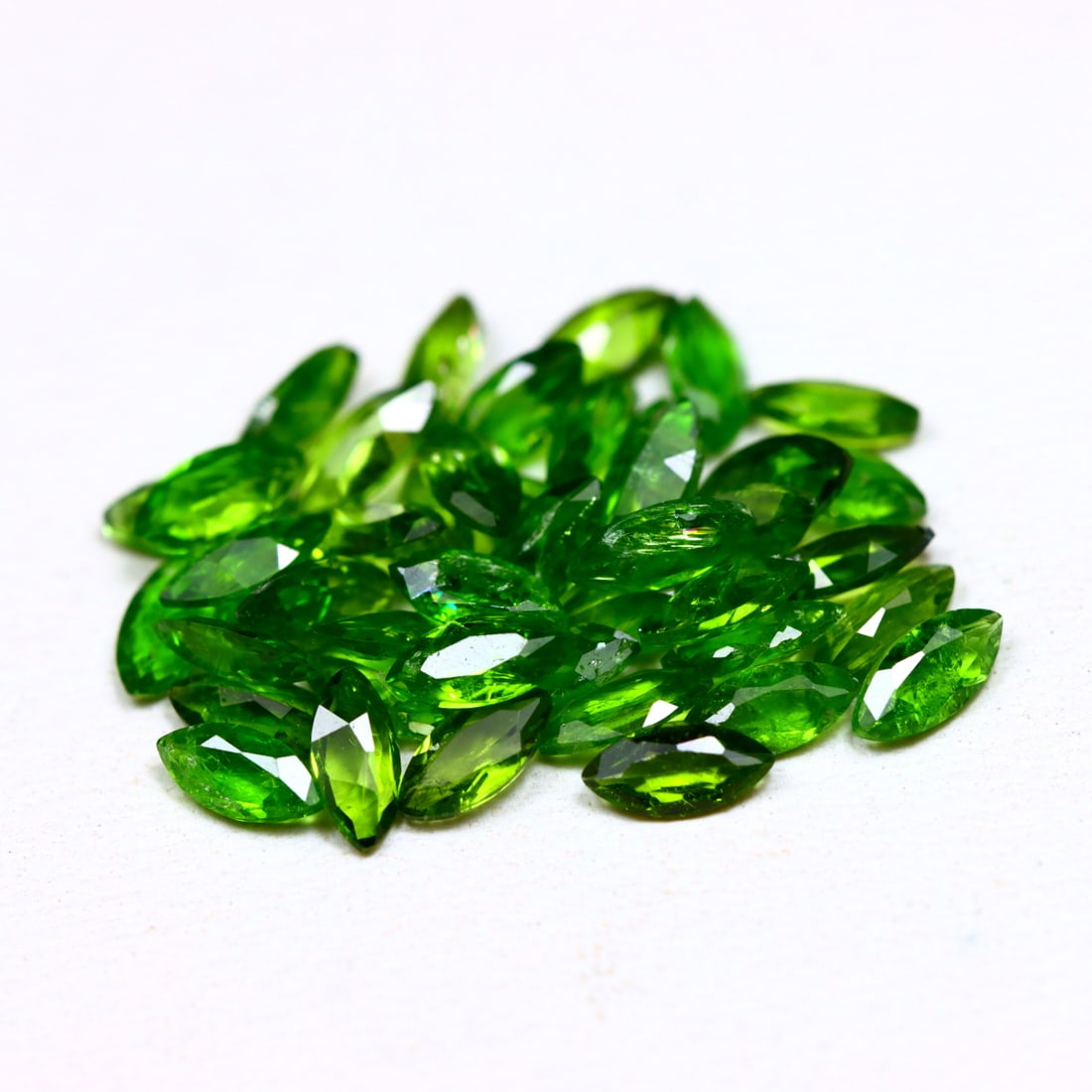 4x2MM Chrome Diopside 3.39Ct Marquise Cut Natural Green Diopside in Lot for Jewerly Making, 584B: Ksmith Jewels Global Welcome to our auction house, today auction brought to you by Ksmith Jewels Global based in Penang, Malaysia specialize in all kinds of opal and color gemstone both in manufacturi