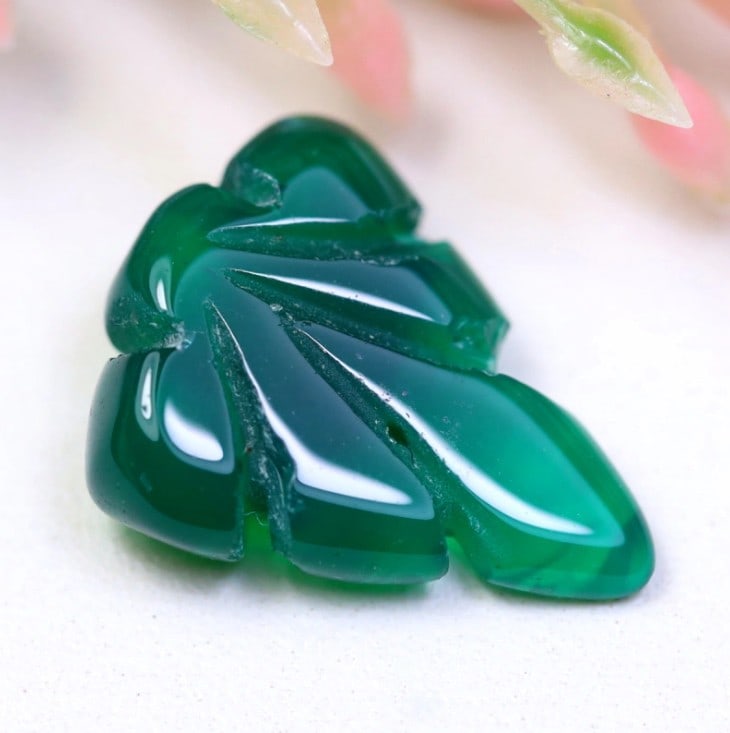 Agate 3.64Ct Natural Unheated Green Botswana Agate Leaf Carved, 205A: Ksmith Jewels Global Welcome to our auction house, today auction brought to you by Ksmith Jewels Global based in Penang, Malaysia specialize in all kinds of opal and color gemstone both in manufacturi