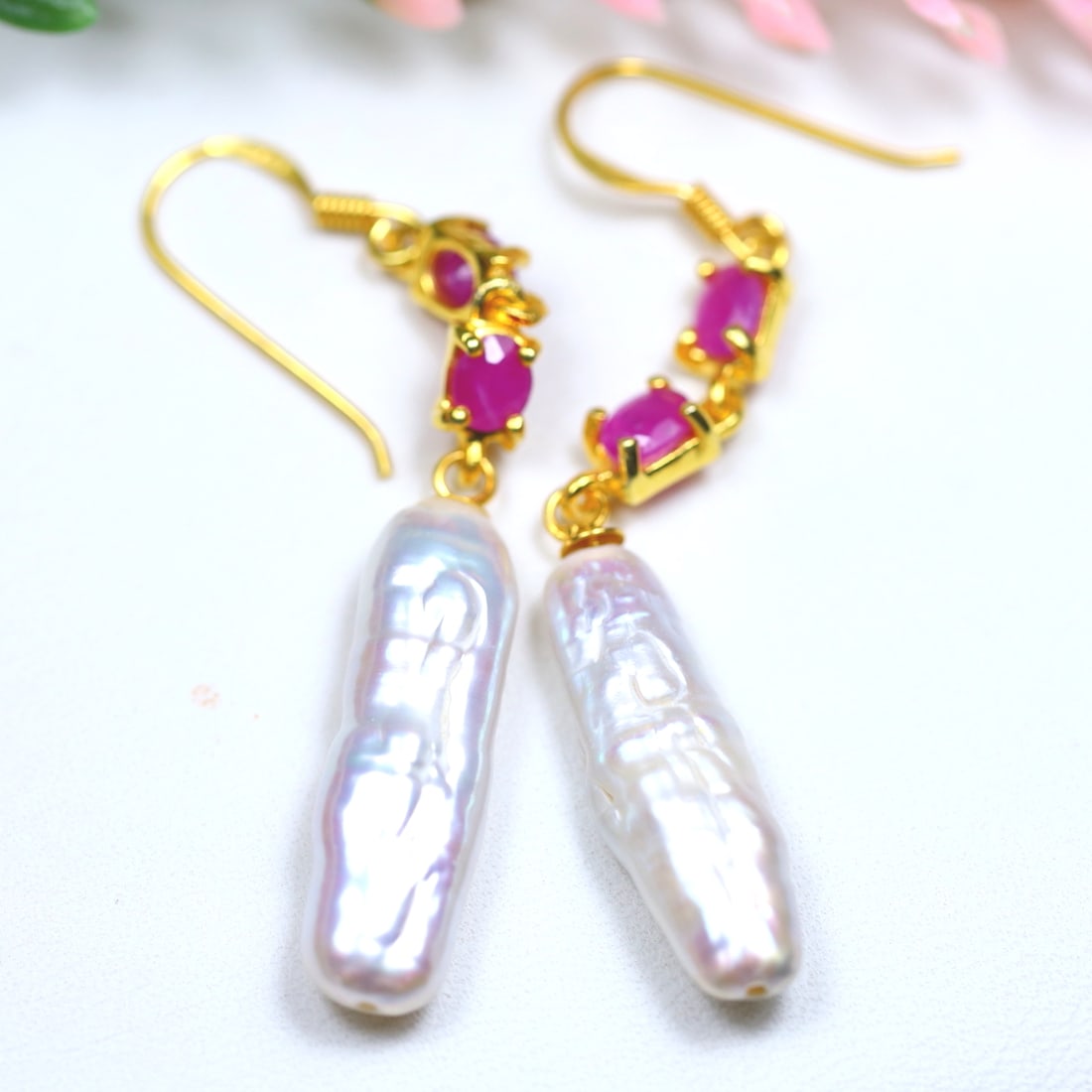 23.60Cts 925 Sterling Silver 18K Gold Plated White Baroque Pearl & Red Ruby Earrings, 254A: Ksmith Jewels Global Welcome to our auction house, today auction brought to you by Ksmith Jewels Global based in Penang, Malaysia specialize in all kinds of opal and color gemstone both in manufacturi