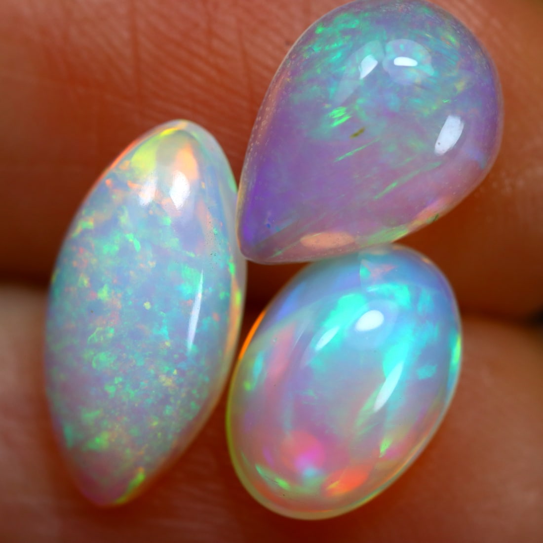 3.21Ct Natural Flashy Rainbow Ethiopian Welo Opal - Ethiopian Opal - Oval Cabochon, 597A: Ksmith Jewels Global Welcome to our auction house, today auction brought to you by Ksmith Jewels Global based in Penang, Malaysia specialize in all kinds of opal and color gemstone both in manufacturi