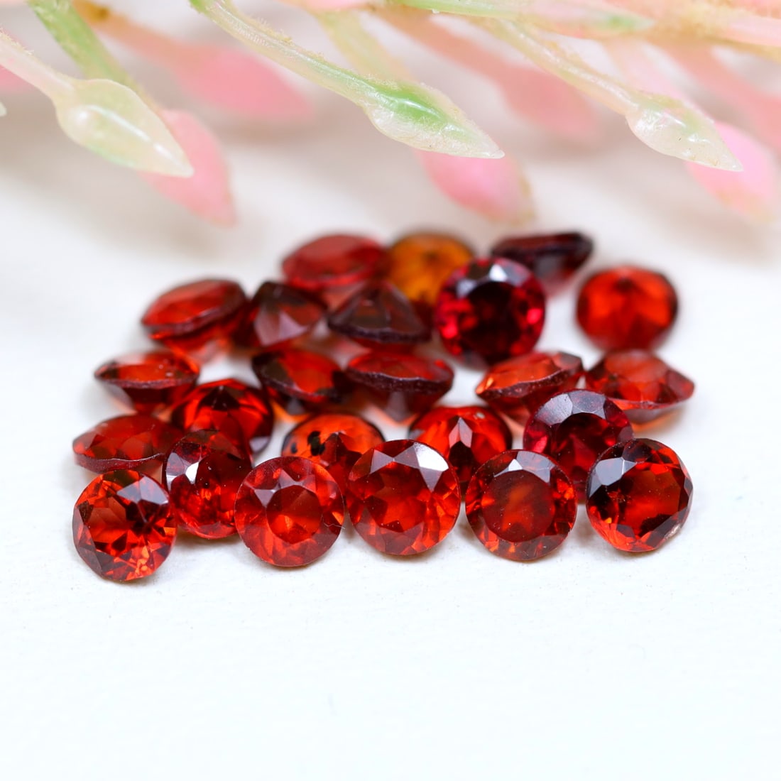 2.7MM 4.11Ct Natural Unheated Red Garnet Lot - Ceylon Gemstone - Round Faceted, 283A: Ksmith Jewels Global Welcome to our auction house, today auction brought to you by Ksmith Jewels Global based in Penang, Malaysia specialize in all kinds of opal and color gemstone both in manufacturi