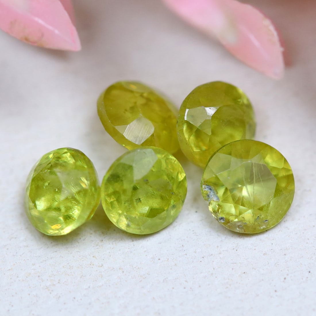 Sphene 1.12Ct Natural Round Cut Unheated Yellowish Green Sphene Lot, 1060MZ: Ksmith Jewels Global Welcome to our auction house, today auction brought to you by Ksmith Jewels Global based in Penang, Malaysia specialize in all kinds of opal and color gemstone both in manufacturi