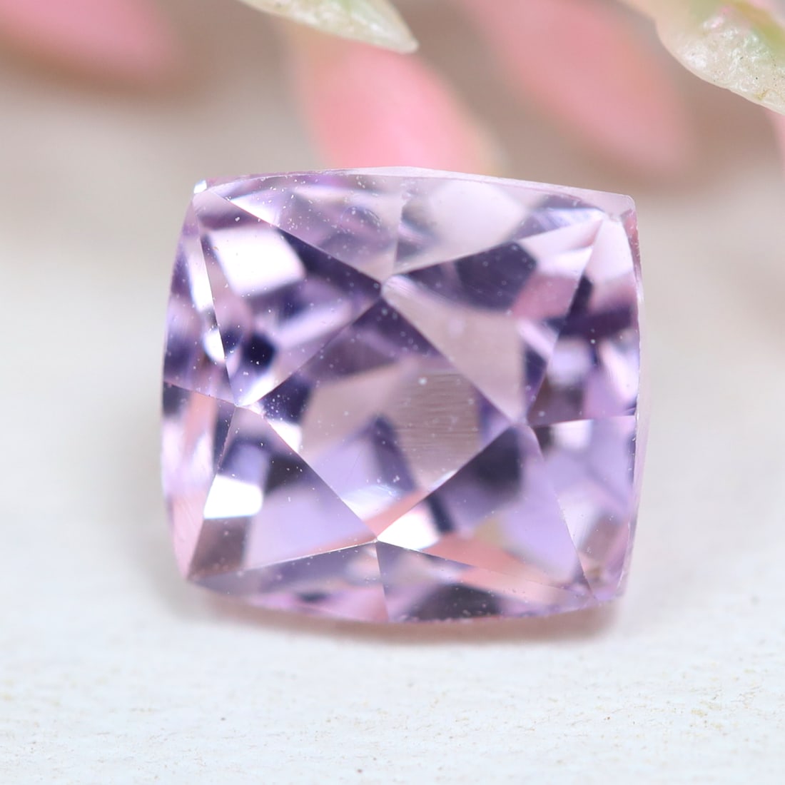 VVS Kunzite 2.58Ct Natural Brazil Top Pink Kunzite, 814B: Ksmith Jewels Global Welcome to our auction house, today auction brought to you by Ksmith Jewels Global based in Penang, Malaysia specialize in all kinds of opal and color gemstone both in manufacturi