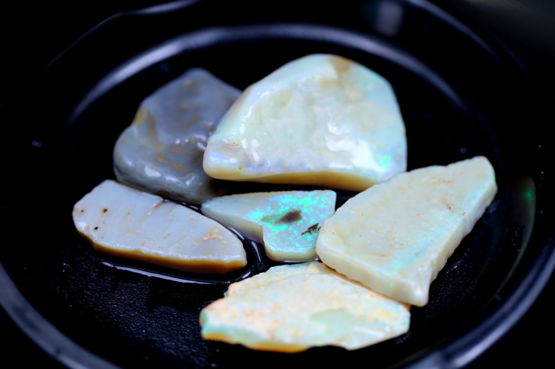 Rare Opal Fossil Lightning Ridge Fossilized Opal 92.33cts 24.7x21x8MM, 558B: Ksmith Jewels Global Welcome to our auction house, today auction brought to you by Ksmith Jewels Global based in Penang, Malaysia specialize in all kinds of opal and color gemstone both in manufacturi