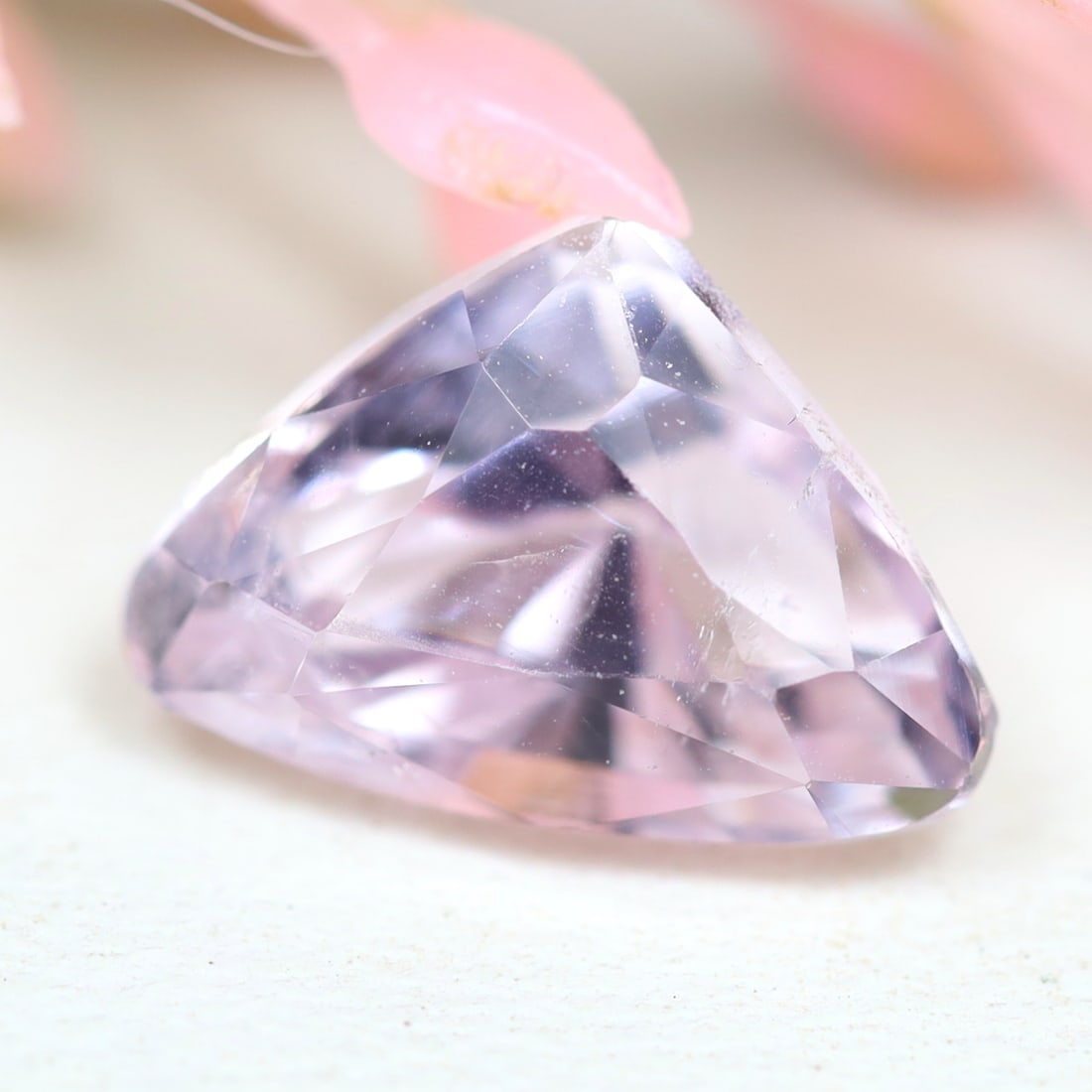 VVS Kunzite 2.60Ct Natural Brazil Pink Kunzite Gemstone, 201A: Ksmith Jewels Global Welcome to our auction house, today auction brought to you by Ksmith Jewels Global based in Penang, Malaysia specialize in all kinds of opal and color gemstone both in manufacturi
