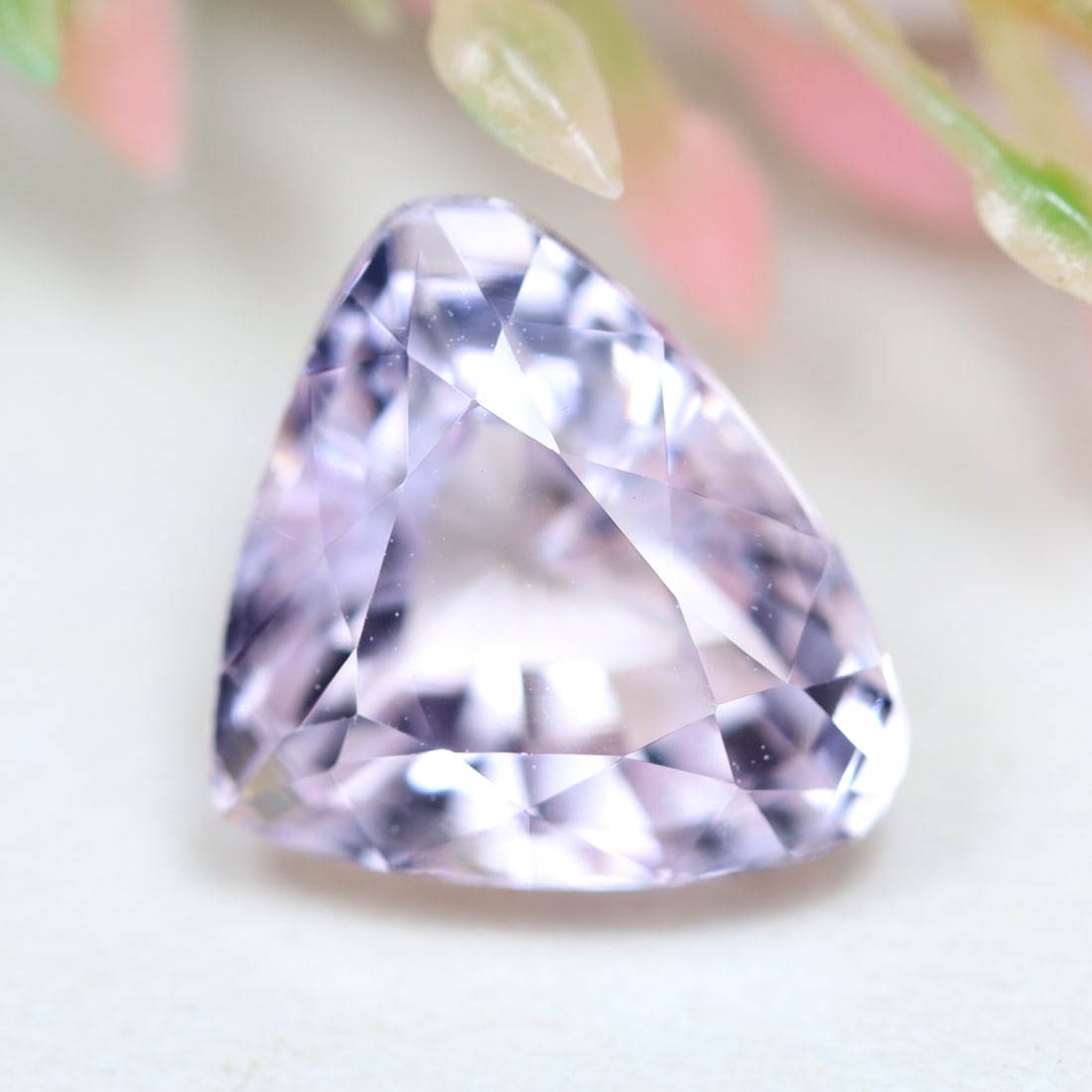 VVS Kunzite 5.05Ct Pear Cut Natural Brazil Top Pink Kunzite, 215B: Ksmith Jewels Global Welcome to our auction house, today auction brought to you by Ksmith Jewels Global based in Penang, Malaysia specialize in all kinds of opal and color gemstone both in manufacturi