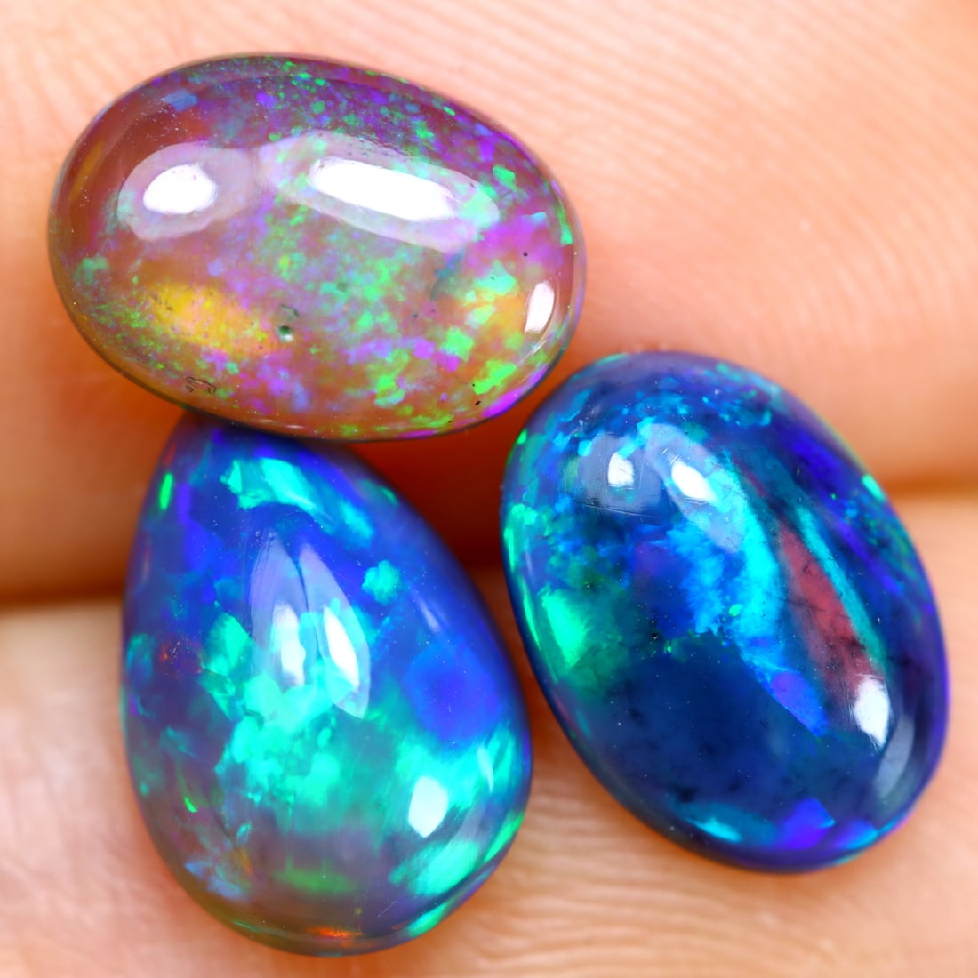 3.0Ct Natural Flashy Rainbow Smoked Ethiopian Welo Opal, 515B: Ksmith Jewels Global Welcome to our auction house, today auction brought to you by Ksmith Jewels Global based in Penang, Malaysia specialize in all kinds of opal and color gemstone both in manufacturi