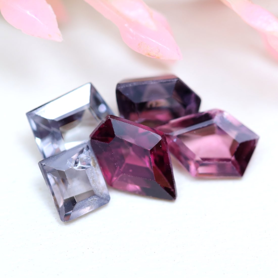 2.62Ct Natural 5PCS.AAA++DEEP RED COLOR SPINEL MOGOK NATURAL GEMSTONE FANCY CUT, 1138B: Ksmith Jewels Global Welcome to our auction house, today auction brought to you by Ksmith Jewels Global based in Penang, Malaysia specialize in all kinds of opal and color gemstone both in manufacturi