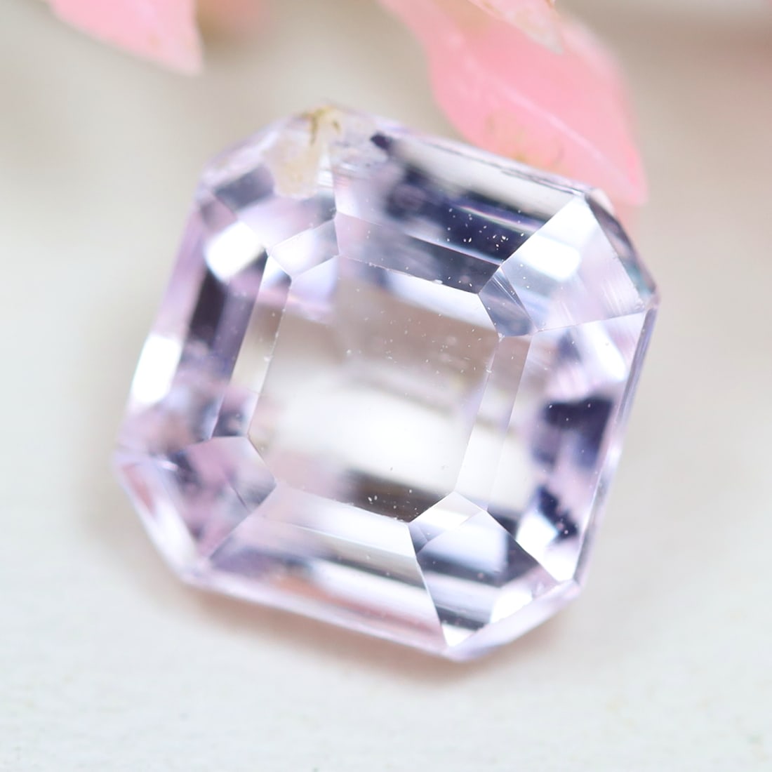 VVS Kunzite 3.10Ct Natural Brazil Pink Kunzite Gemstone, 531A: Ksmith Jewels Global Welcome to our auction house, today auction brought to you by Ksmith Jewels Global based in Penang, Malaysia specialize in all kinds of opal and color gemstone both in manufacturi