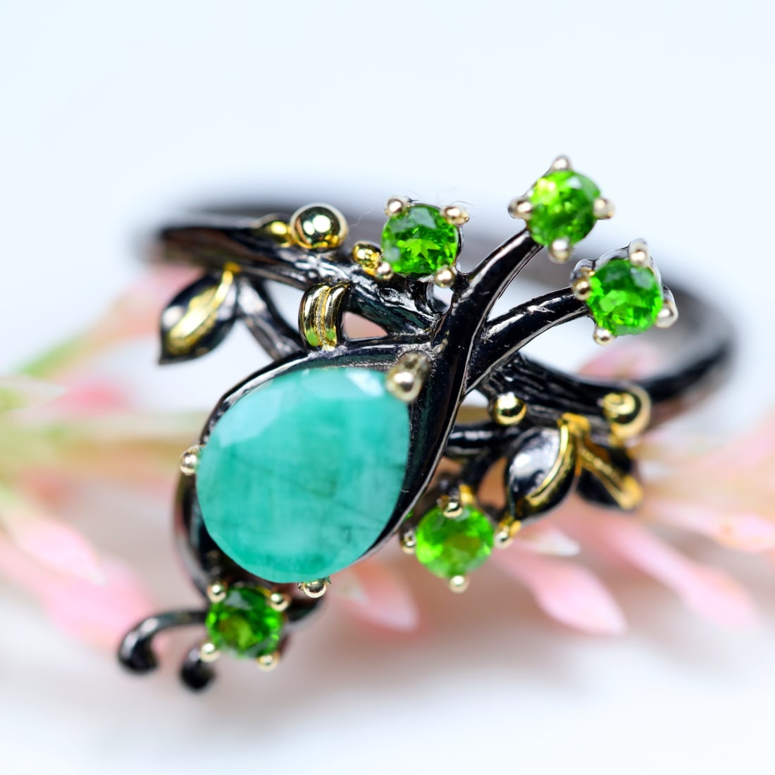 21.0Ct Unheated Green Emerald & Diopside Handmade Ring 925 Silver Size 7.5 (OT6916), 565A: Ksmith Jewels Global Welcome to our auction house, today auction brought to you by Ksmith Jewels Global based in Penang, Malaysia specialize in all kinds of opal and color gemstone both in manufacturi