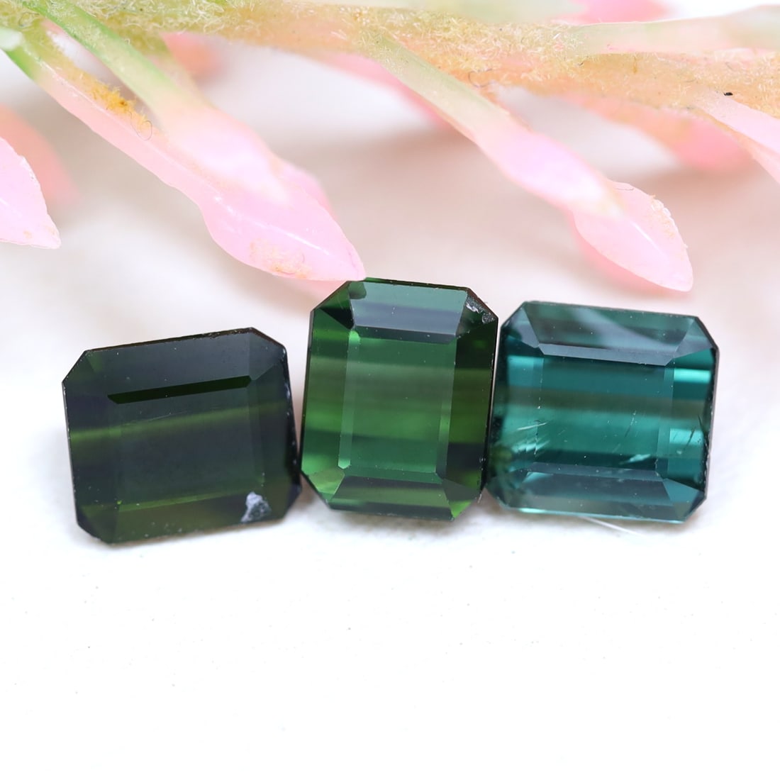 Tourmaline 2.67Ct Natural Mozambique Green Tourmaline Emerald Cut, 533A: Ksmith Jewels Global Welcome to our auction house, today auction brought to you by Ksmith Jewels Global based in Penang, Malaysia specialize in all kinds of opal and color gemstone both in manufacturi