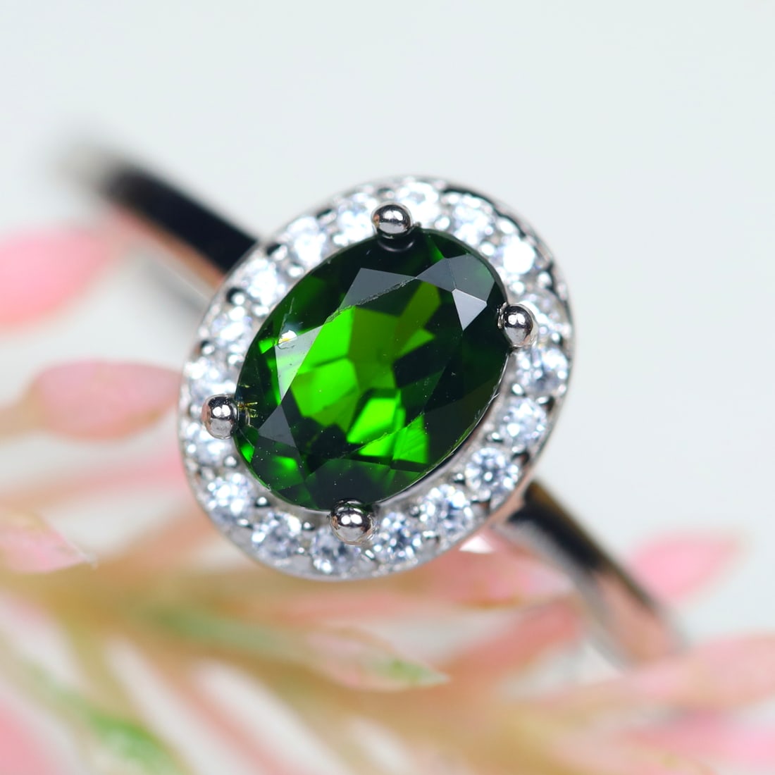 12.2Cts 925 Sterling Silver Natural Green Chrome Diopside Ring Size 7, 265A: Ksmith Jewels Global Welcome to our auction house, today auction brought to you by Ksmith Jewels Global based in Penang, Malaysia specialize in all kinds of opal and color gemstone both in manufacturi