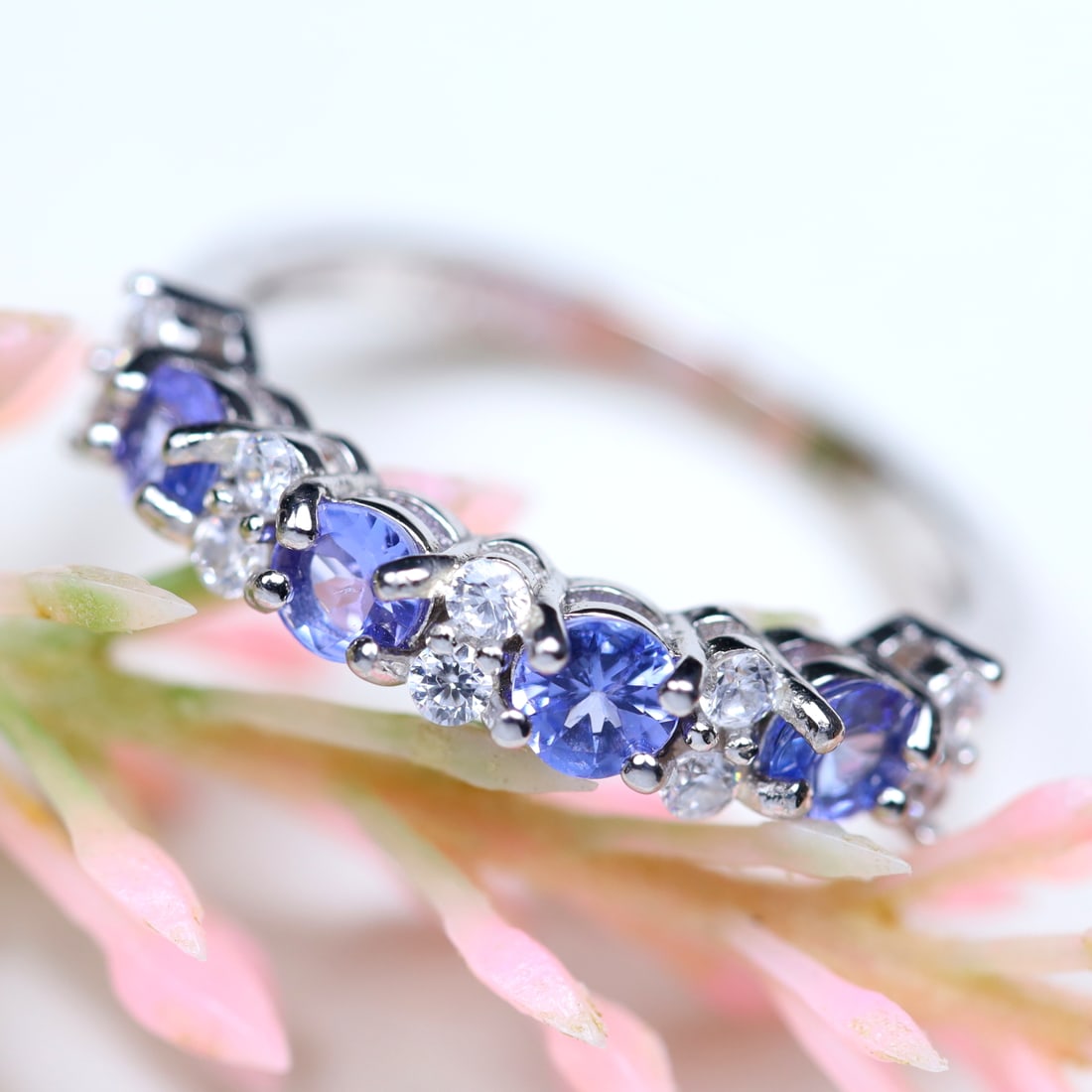 9.39Ct Natural Tanzanite Ring 925 Sterling Silver Ring Size 5.5, 262B: Ksmith Jewels Global Welcome to our auction house, today auction brought to you by Ksmith Jewels Global based in Penang, Malaysia specialize in all kinds of opal and color gemstone both in manufacturi