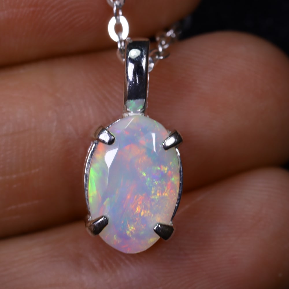 1.67g Natural Opal Stone Sterling Silver 925 Necklace (Pendant with Chain) , 562E: Ksmith Heritage Auctioneers Subject: Natural Ethiopian Opal Necklace Origin: Ethiopia Pendant Dimension : 18x6mm (included clasp) Stone Dimension: 11x8mm Treatment: Natural Untrea