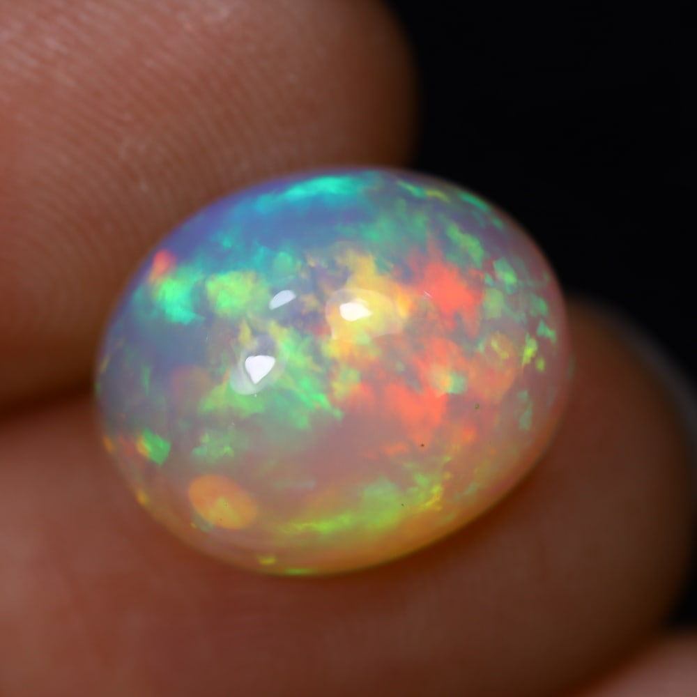 4.68Ct Welo Opal Polished - Ethiopian Opal, 128B: Ksmith Heritage Auctioneers Subject: Natural Ethiopian Welo Opal Origin: Ethiopia Carat Weight: 4.68Ct Dimension: 13.8x11.4x6.8 mm Treatment: Natural Untreated Type: Cabochon,