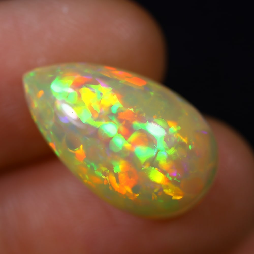 *8.59Ct Welo Opal Polished - Ethiopian Opal , 603E: Ksmith Heritage Auctioneers Subject: Natural Ethiopian Welo Opal Origin: Ethiopia Carat Weight: 8.59Ct Dimension: 18.9x11.1x8.2 mm Treatment: Natural Untreated Type: Caboc