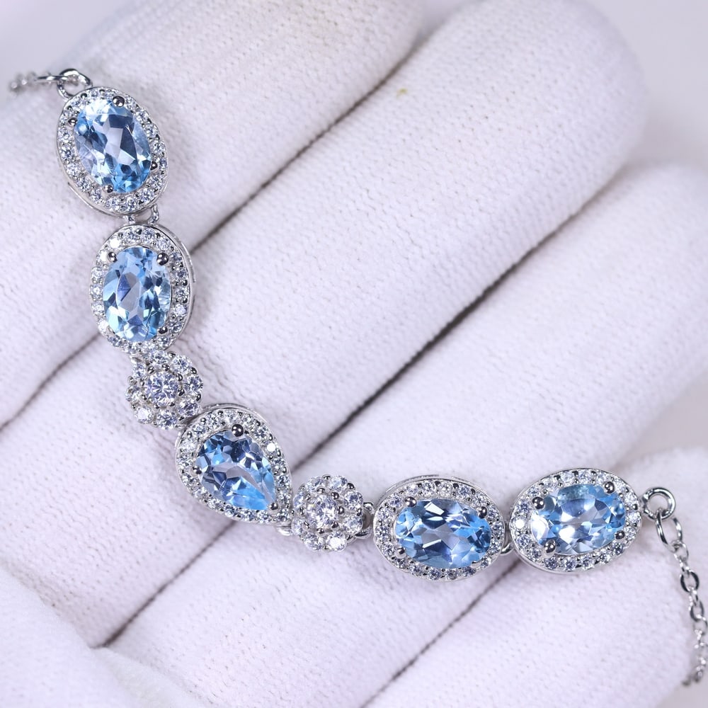 Bracelet 9inches Sky Blue Topaz & Zircon - 925 Sterling Silver , 967E: Ksmith Heritage Auctioneers Subject: Natural Sky Blue Topaz & Zircon Origin: Thailand Carat Weight: 31.01ct Dimension: Gemstone 5x7mm Type: Bracelet