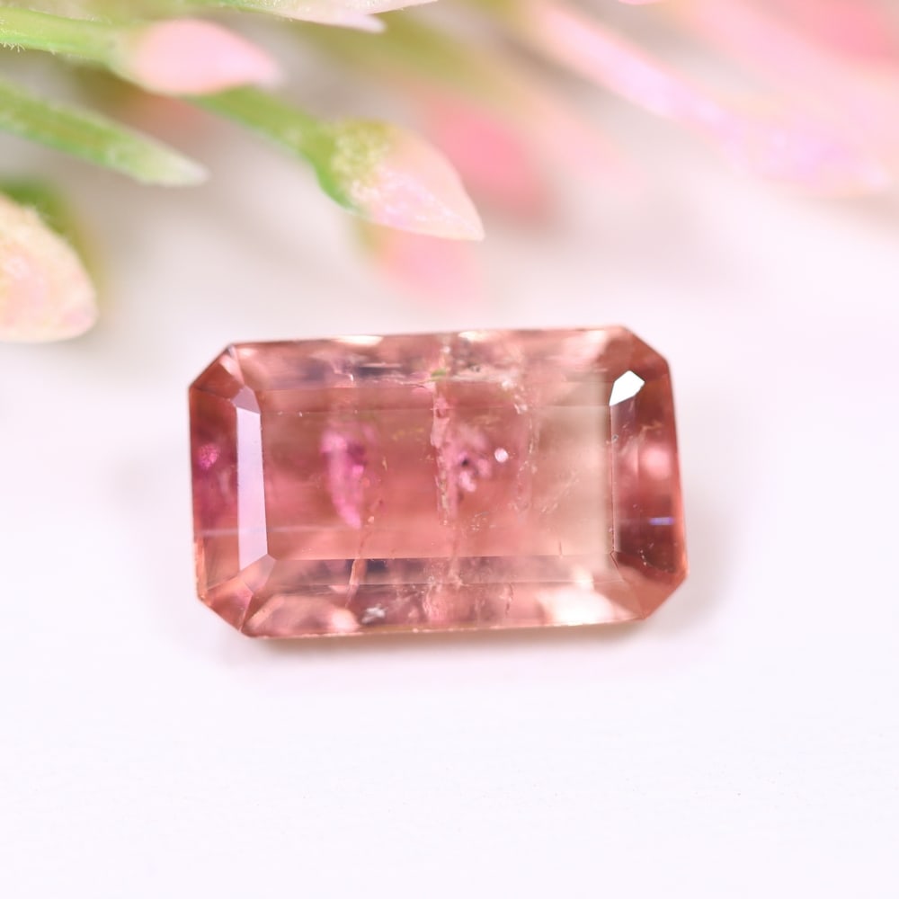 3.48cts Natural Watermelon Tourmaline - Bi-Colour Faceted Cut , 1232E: Ksmith Heritage Auctioneers Subject: Natural Tourmaline Origin: Africa Carat Weight: 3.48 cts Dimension: 11.4x6.9x4.7 mm Type: Faceted, Polished
