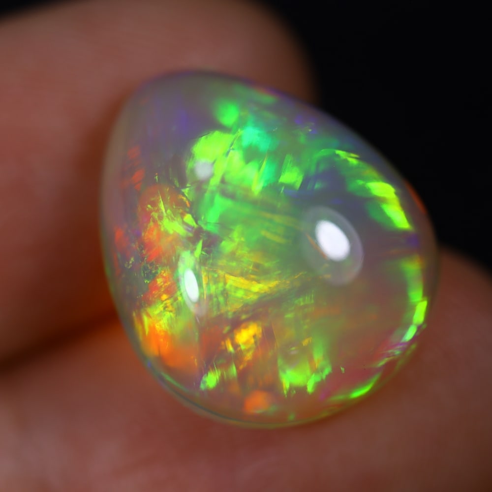 *9.59Ct Welo Opal Polished - Ethiopian Opal , 361E: Ksmith Heritage Auctioneers Subject: Natural Ethiopian Welo Opal Origin: Ethiopia Carat Weight: 9.59Ct Dimension: 17.4x14.4x8 mm Treatment: Natural Untreated Type: Cabocho