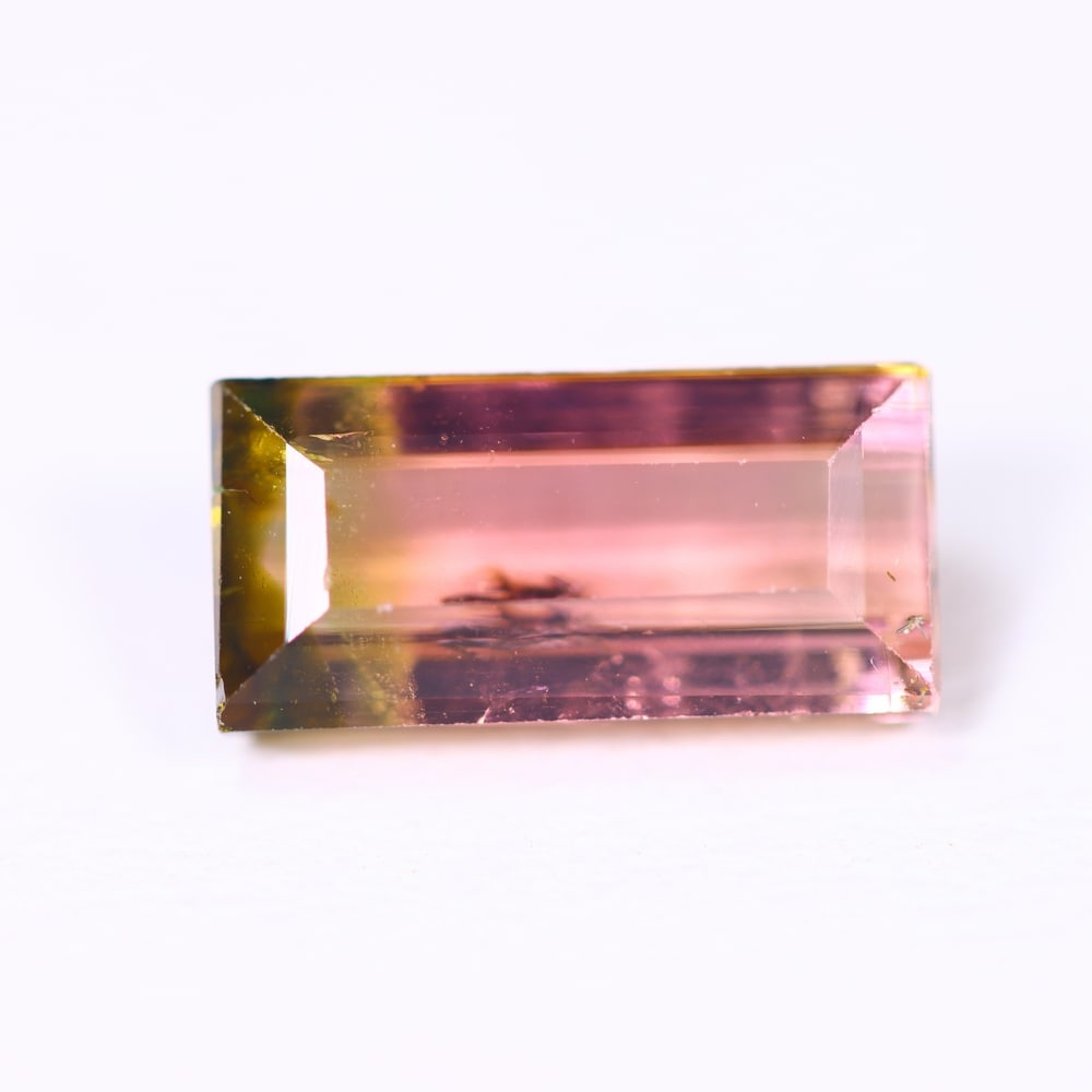 2.77cts Natural Watermelon Tourmaline - Bi-Colour Faceted Cut , 652E: Ksmith Heritage Auctioneers Subject: Natural Tourmaline Origin: Africa Carat Weight: 2.77 cts Dimension: 11x5.2x4.2 mm Type: Faceted, Polished
