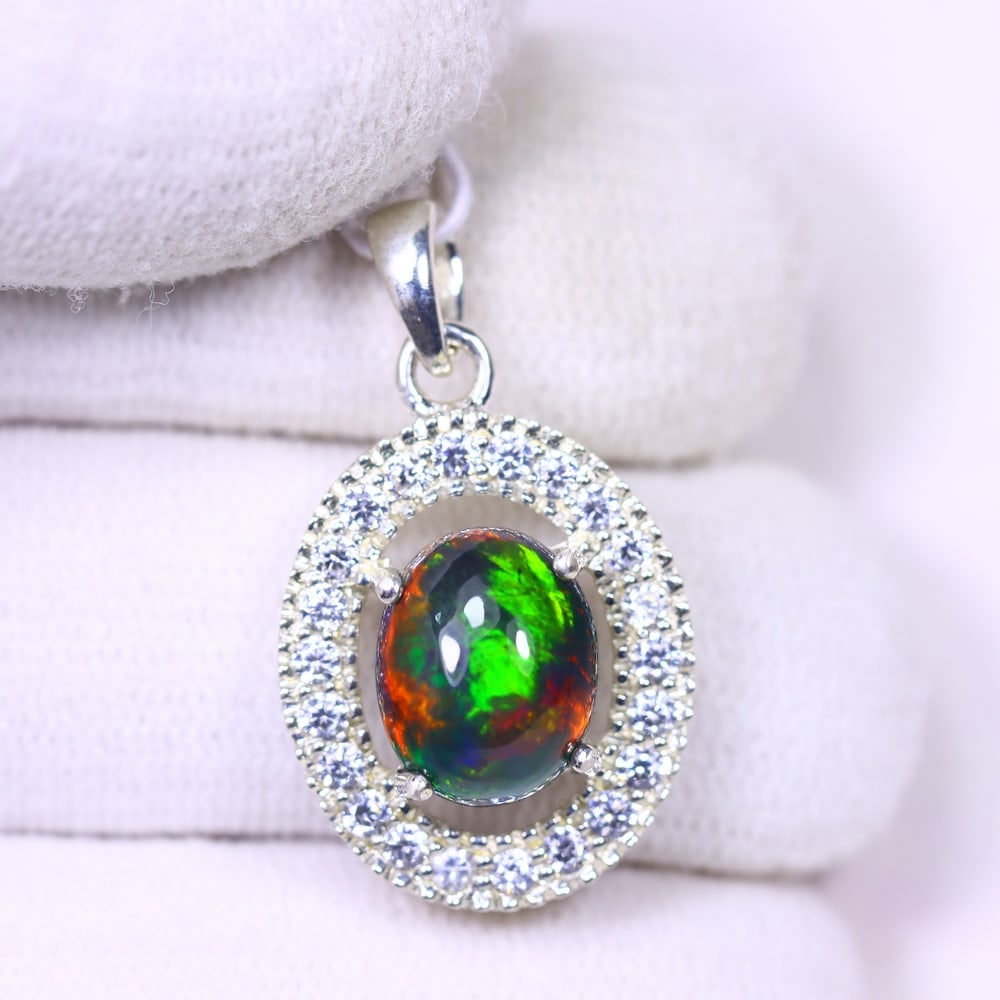 Silver Pendant with Ethiopian Black Opal 3.5grams - 925 Sterling Silver , 1062E: Ksmith Heritage Auctioneers Subject: Opal & Simulated Diamond Silver Pendant Carat Weight: 3.5 grams (approx.) Dimension: Opal 10x7mm, Pendant 22x15mm