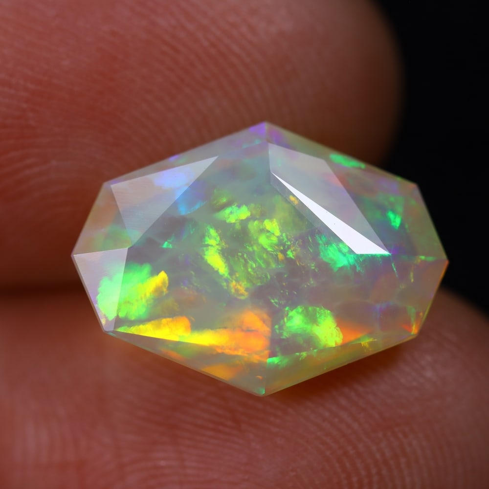 3.27Ct Special Cut Welo Opal Polished - Ethiopian Opal , 149E: Ksmith Heritage Auctioneers Subject: Natural Ethiopian Welo Opal Origin: Ethiopia Carat Weight: 3.27Ct Dimension: 14.5x10.7x5.9 mm Treatment: Unheated Type: Faceted, Polis