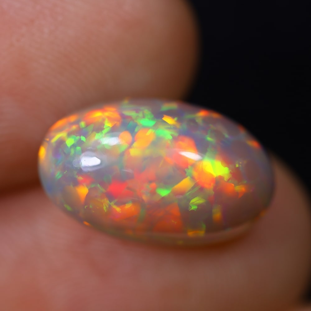 *4.26Ct Welo Opal Polished - Ethiopian Opal, 1199B: Ksmith Heritage Auctioneers Subject: Natural Ethiopian Welo Opal Origin: Ethiopia Carat Weight: 4.26Ct Dimension: 14.8x19.1x6.4 mm Treatment: Natural Untreated Type: Cabochon,