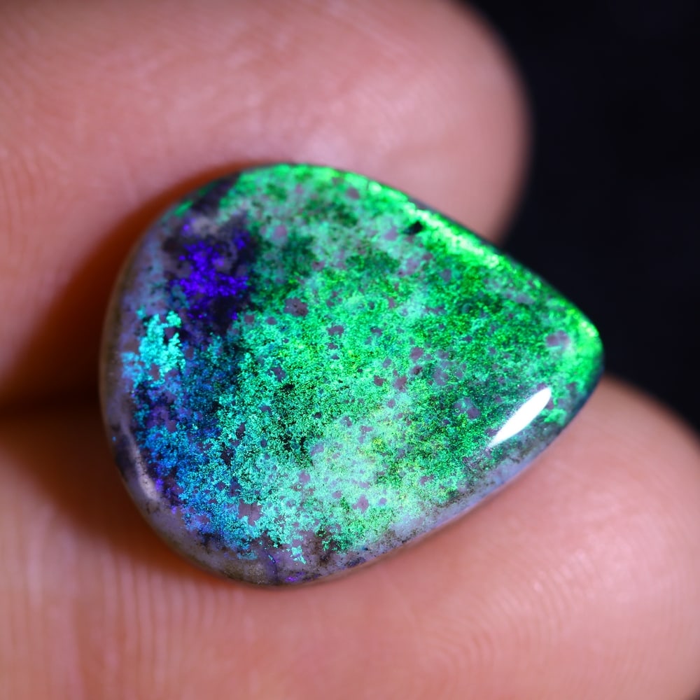 *7.05Ct Matrix Andamooka Opal - Australian Opal , 35E: Ksmith Heritage Auctioneers Subject: Natural Andamooka Opal Origin: Australia Carat Weight: 7.05Ct Dimension: 17.2x14.7x4.2 mm Treatment: Sugar Treated Type: Cabochon, Pol