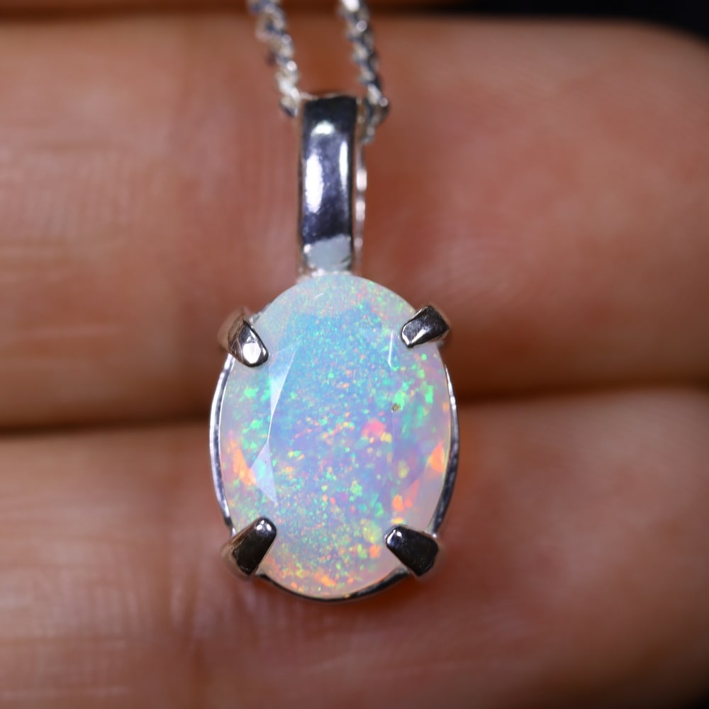 1.74g Natural Opal Stone Sterling Silver 925 Necklace (Pendant with Chain) , 1037E: Ksmith Heritage Auctioneers Subject: Natural Ethiopian Opal Necklace Origin: Ethiopia Pendant Dimension : 18x6mm (included clasp) Stone Dimension: 11x8mm Treatment: Natural Untrea