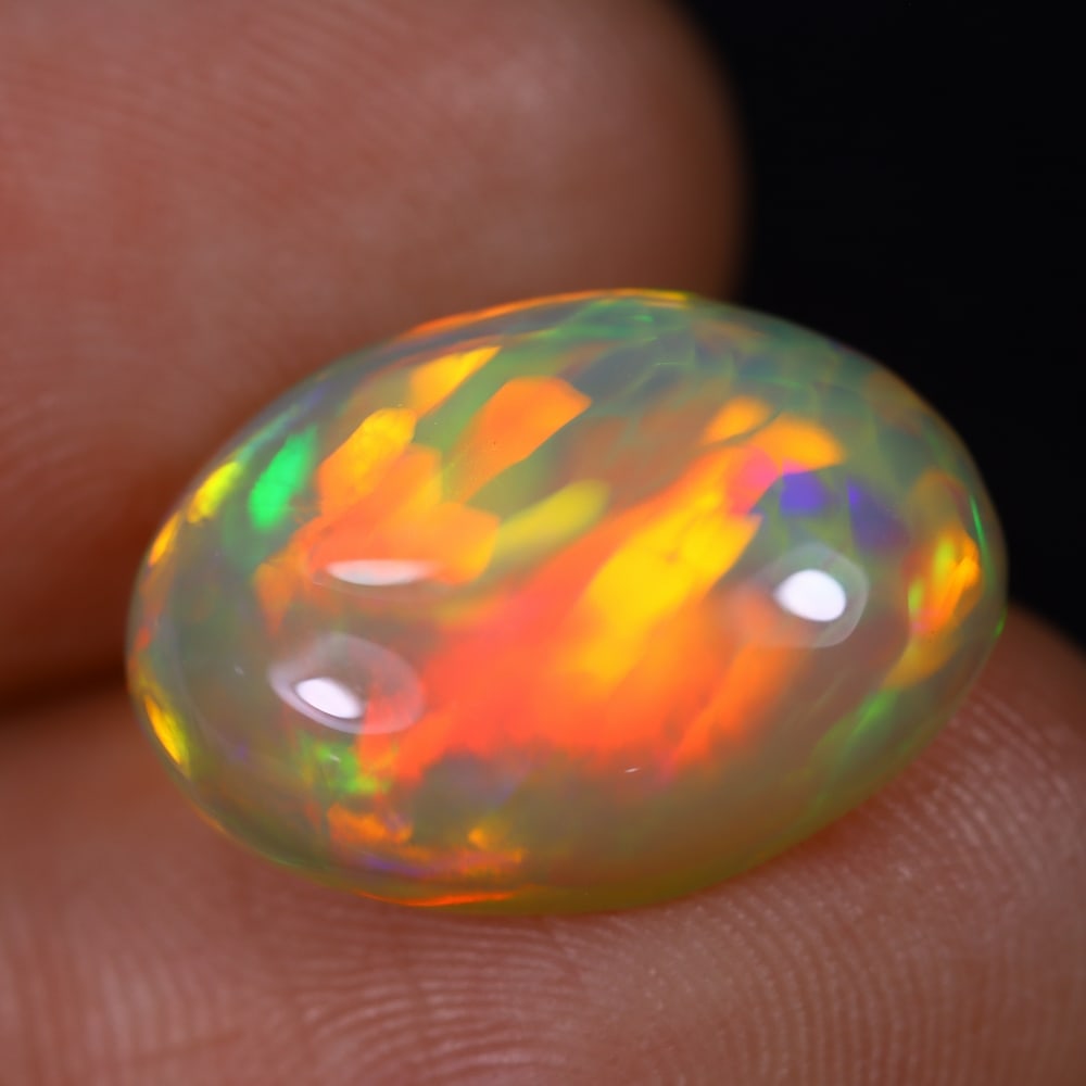 *5.34Ct Welo Opal Polished - Ethiopian Opal , 186E: Ksmith Heritage Auctioneers Subject: Natural Ethiopian Welo Opal Origin: Ethiopia Carat Weight: 5.34Ct Dimension: 16.2x11.5x5.4 mm Treatment: Natural Untreated Type: Caboc