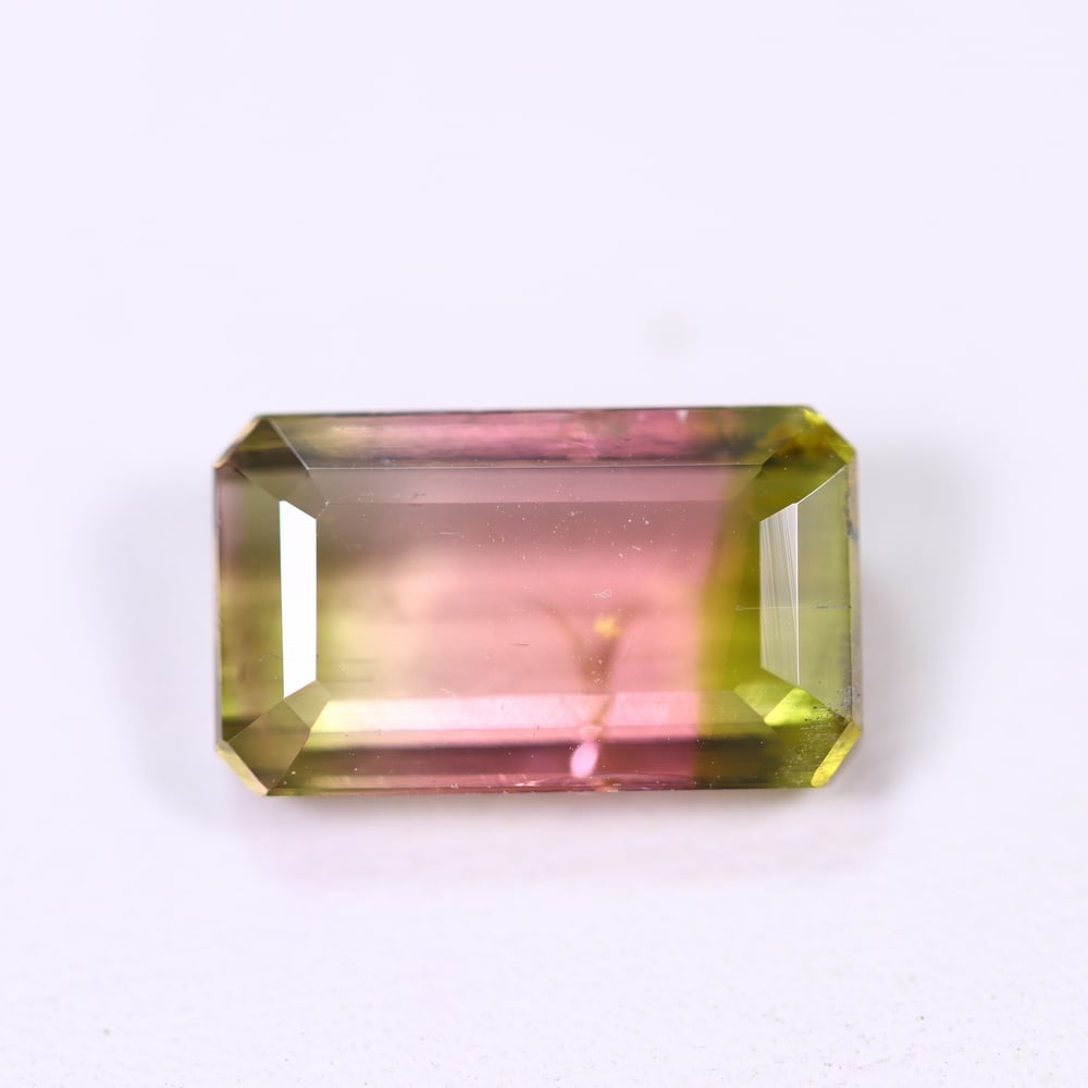 3.92cts Natural Watermelon Tourmaline - Bi-Colour Faceted Cut , 1123E: Ksmith Heritage Auctioneers Subject: Natural Tourmaline Origin: Africa Carat Weight: 3.92 cts Dimension: 11.7x6.9x4.3 mm Type: Faceted, Polished