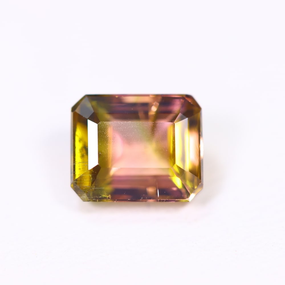 1.71cts Natural Watermelon Tourmaline - Bi-Colour Faceted Cut , 707E: Ksmith Heritage Auctioneers Subject: Natural Tourmaline Origin: Africa Carat Weight: 1.71 cts Dimension: 7.1x5.8x4.2 mm Type: Faceted, Polished